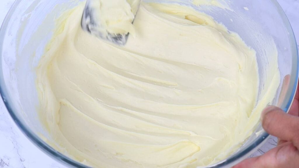 hummingbird cake - Cakes by MK hummingbird cake