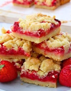 strawberry crumb bars