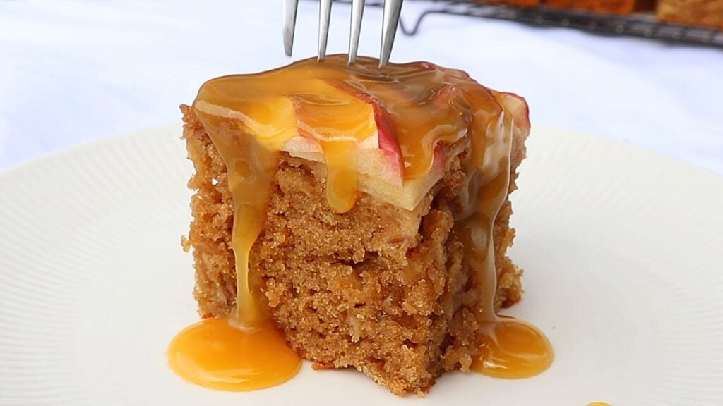 caramel apple cake - Cakes by MK caramel apple cake